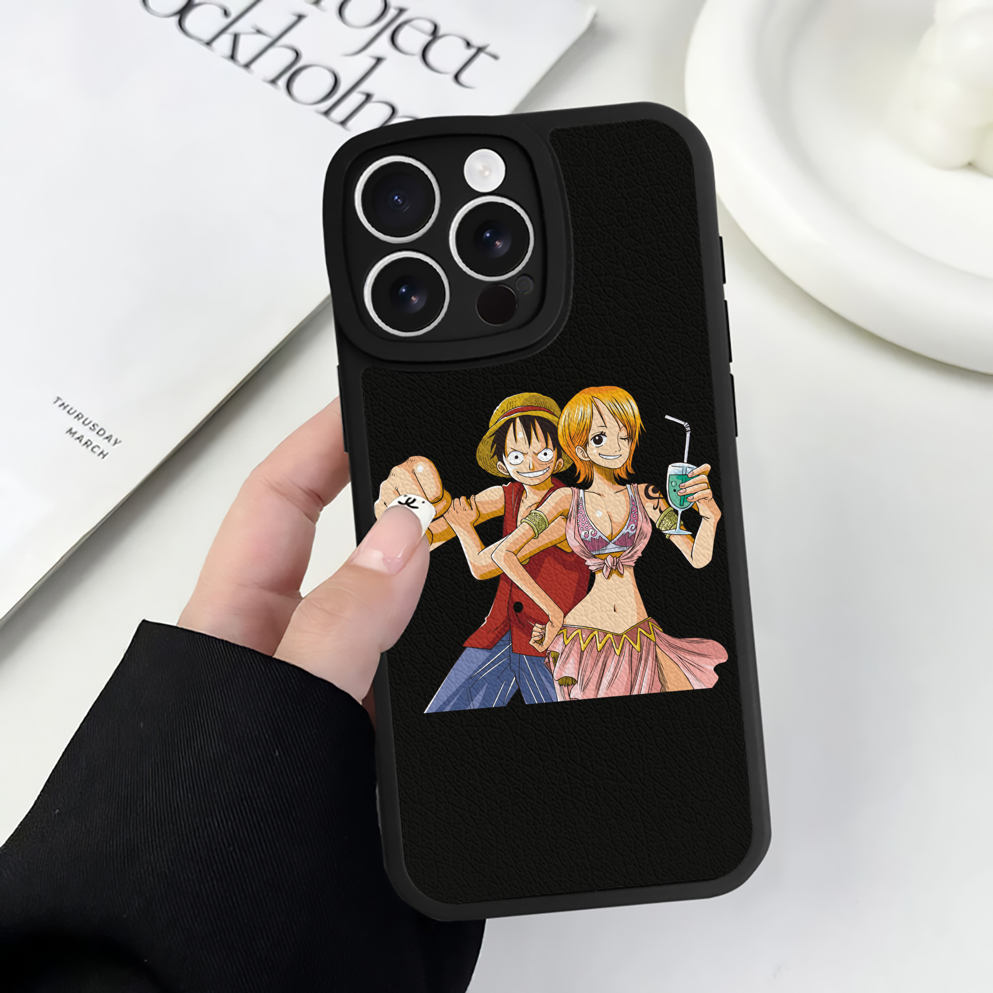 （画像用） ワンピース モンキー・D・ルフィ ONE PIECE Monkey D. Luffy 【iPhone 16シリーズ対応】シリコンスマホケース（レザー調） 材質：シリコン